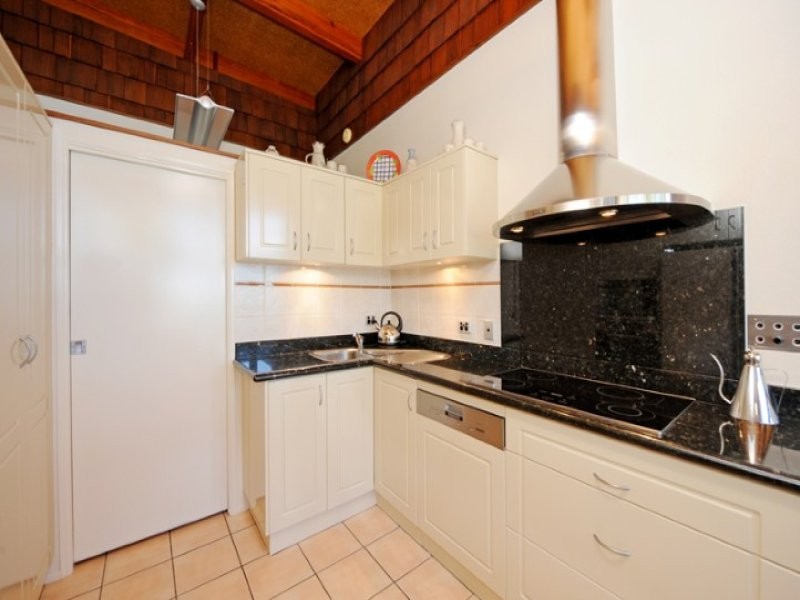 30 Pine Avenue, West Gladstone QLD 4680