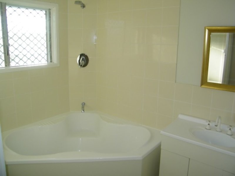 73 Sutton Street, Barney Point QLD 4680