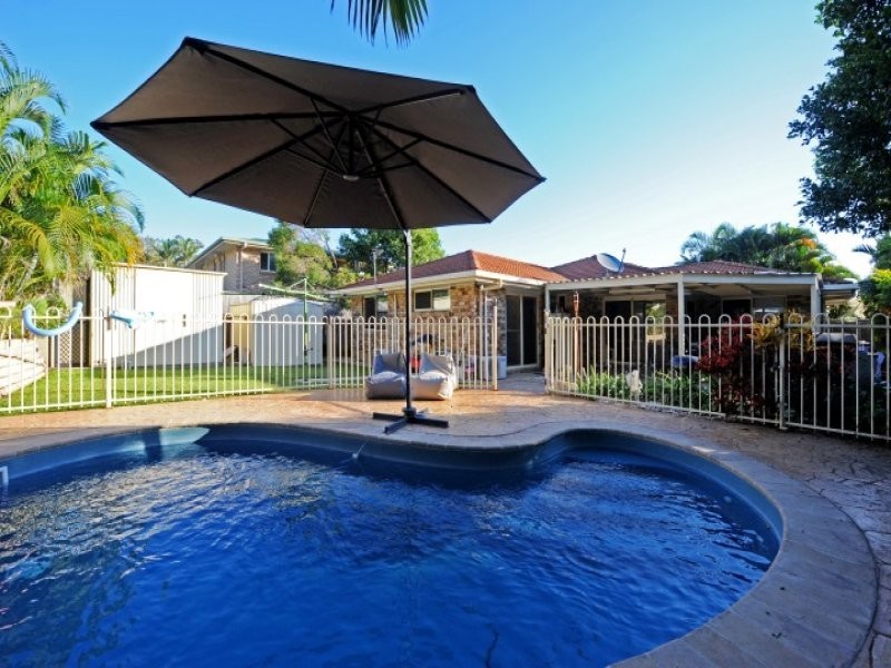 90 Dixon Drive, Telina QLD 4680