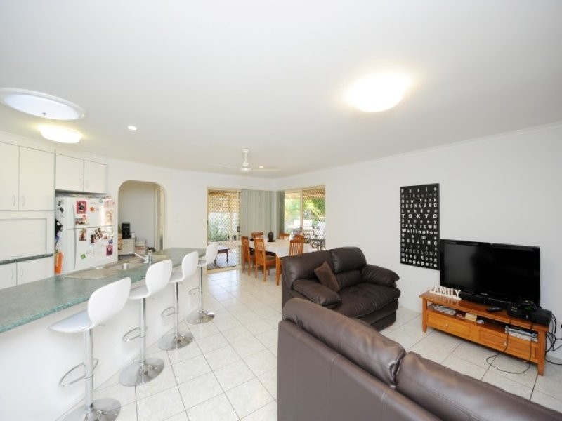 90 Dixon Drive, Telina QLD 4680