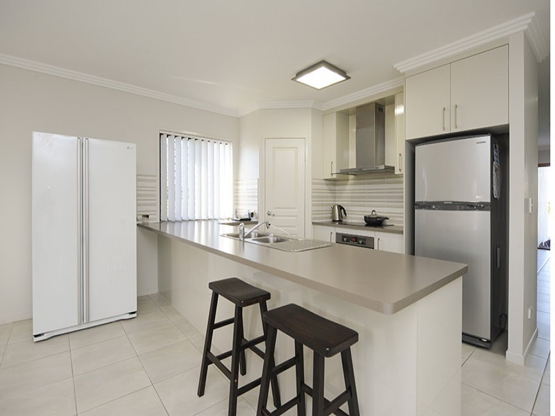 9 Kroombit Terrace, New Auckland QLD 4680