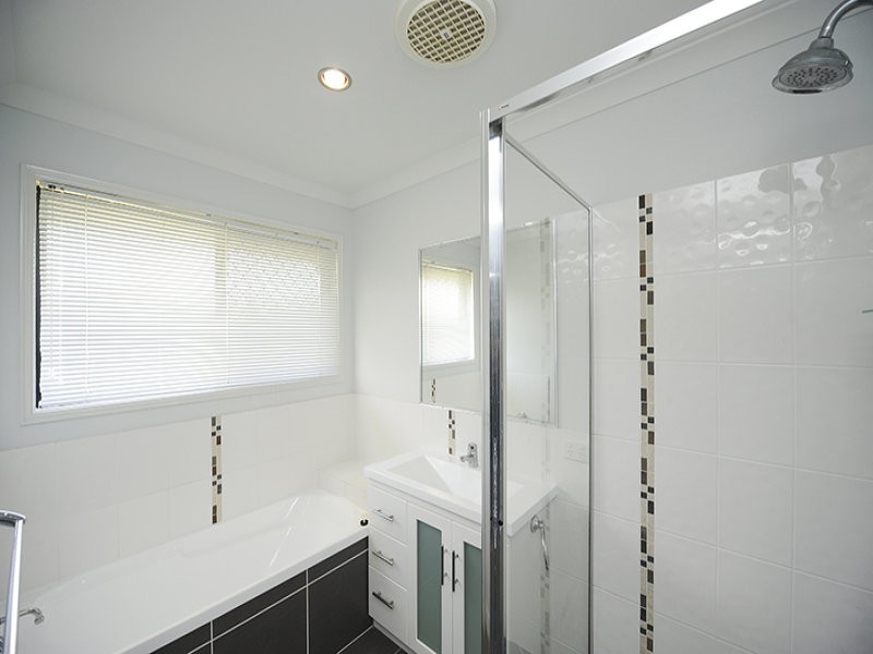 9 Tuckerbox Court, Glen Eden QLD 4680
