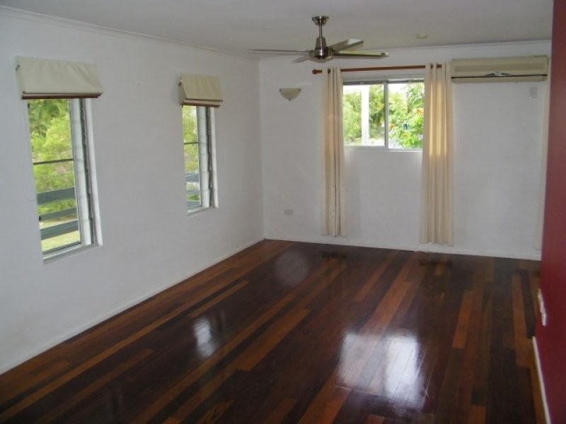 12 McGinlay street, Clinton QLD 4680