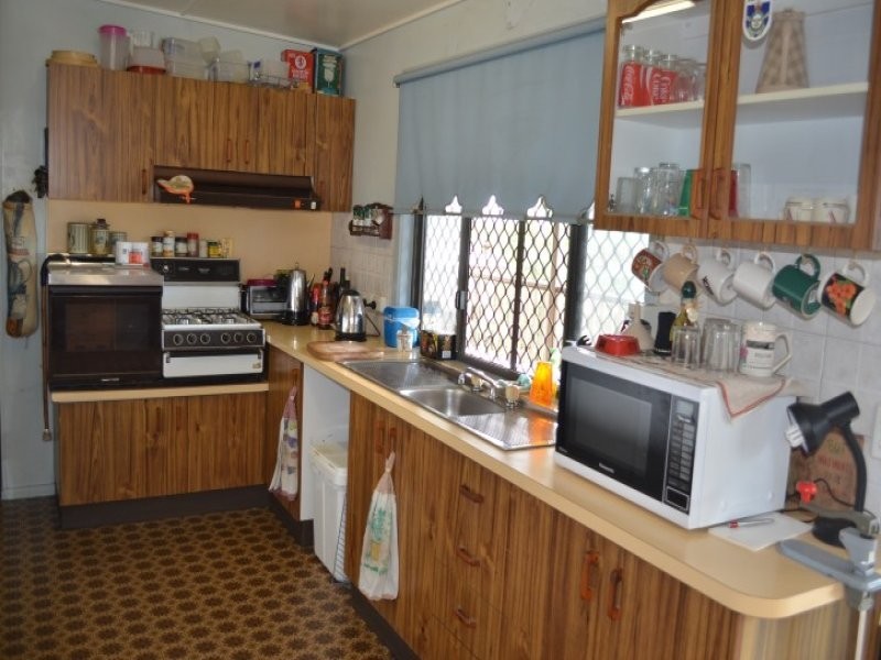 4 Hetherington Street, West Gladstone QLD 4680