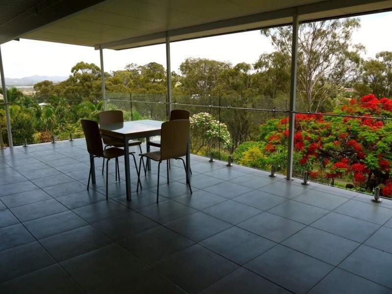 8 Matson Crescent, West Gladstone QLD 4680