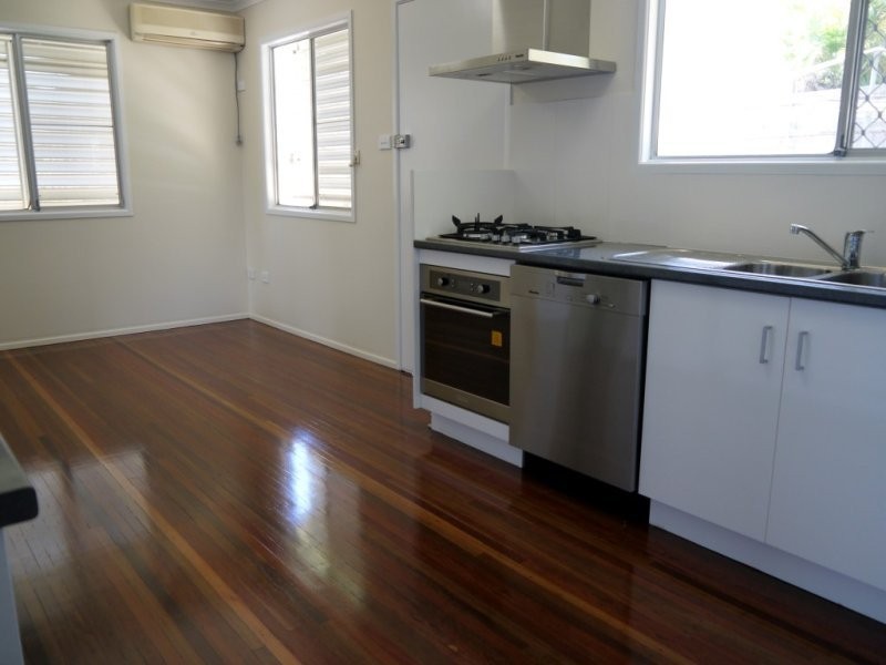 8 Matson Crescent, West Gladstone QLD 4680