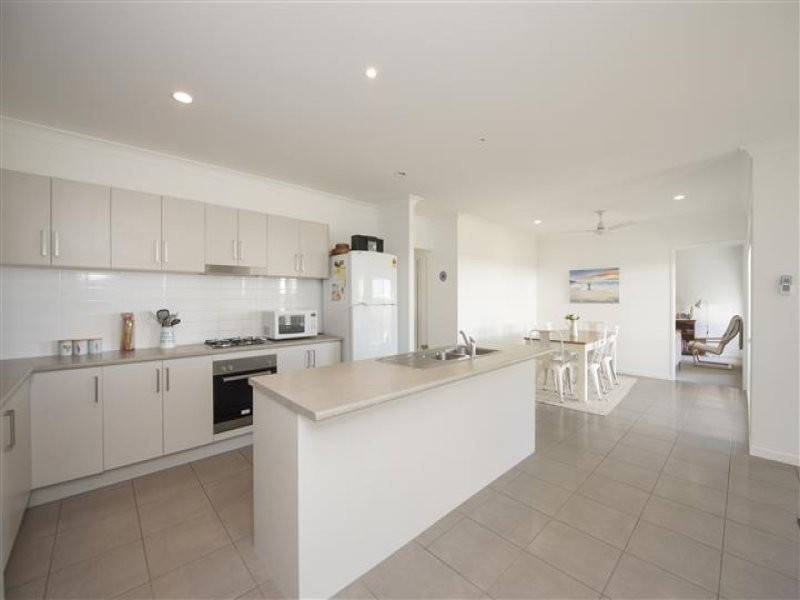 24 Redgum Drive, Kirkwood QLD 4680