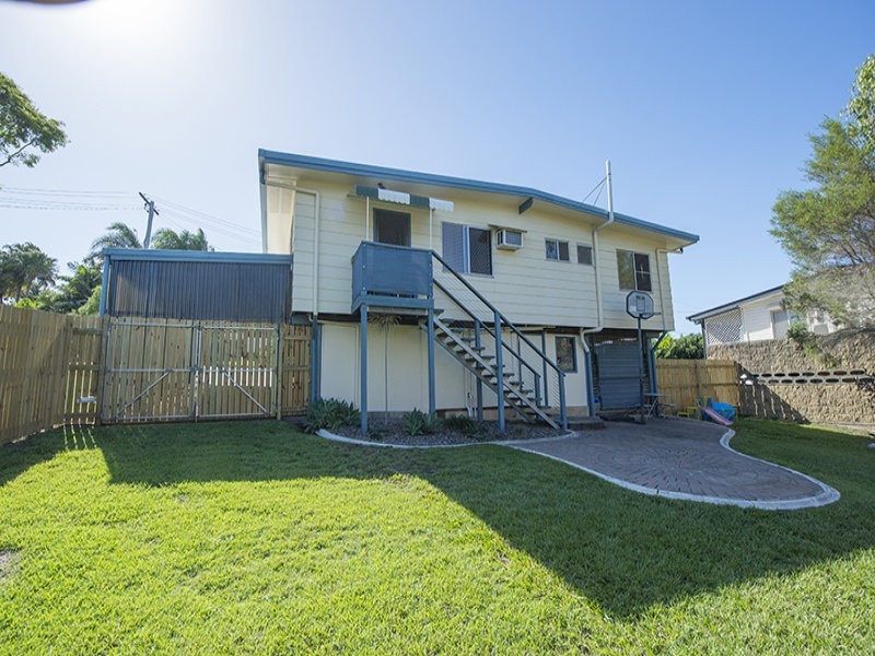 32 Hansen Crescent, Clinton QLD 4680