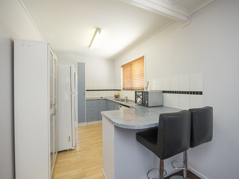 32 Hansen Crescent, Clinton QLD 4680
