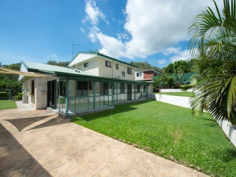 1 Pine Avenue, West Gladstone QLD 4680