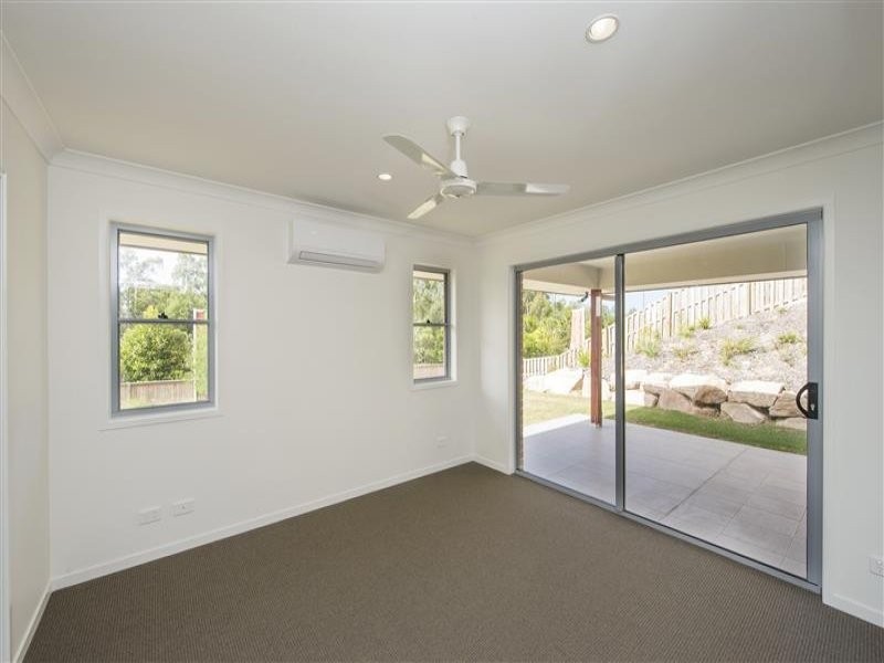 8 Carlsson Place, Kirkwood QLD 4680