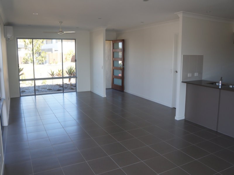 15 Carlsson Place, Kirkwood QLD 4680