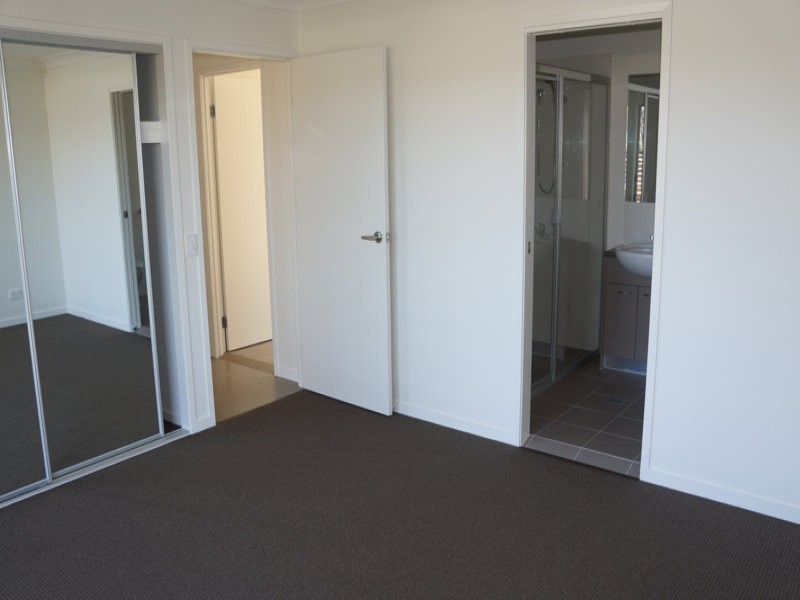 15 Carlsson Place, Kirkwood QLD 4680