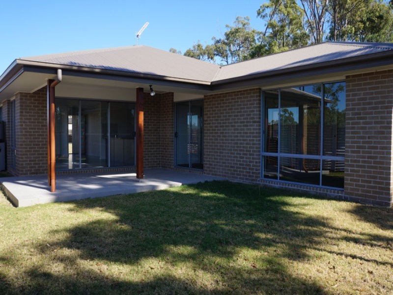 15 Carlsson Place, Kirkwood QLD 4680