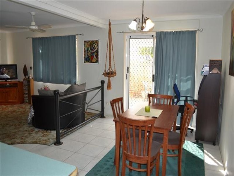 9 Beak Street, New Auckland QLD 4680