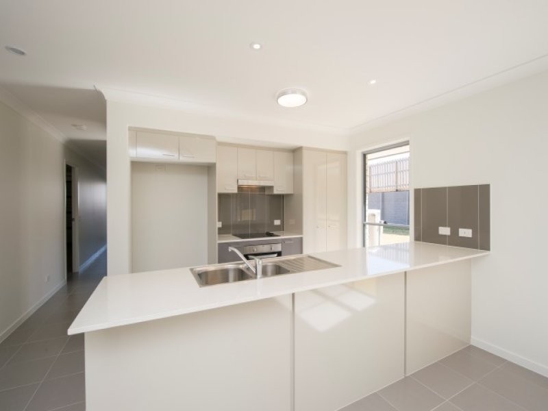 15 Kandel Court, Kirkwood QLD 4680