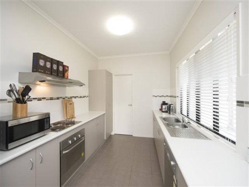 18 Skyline Drive, New Auckland QLD 4680