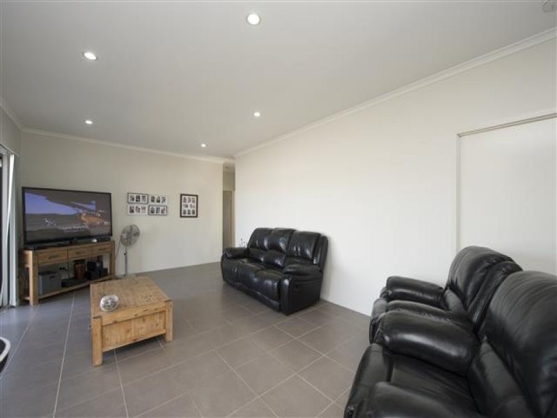 18 Skyline Drive, New Auckland QLD 4680