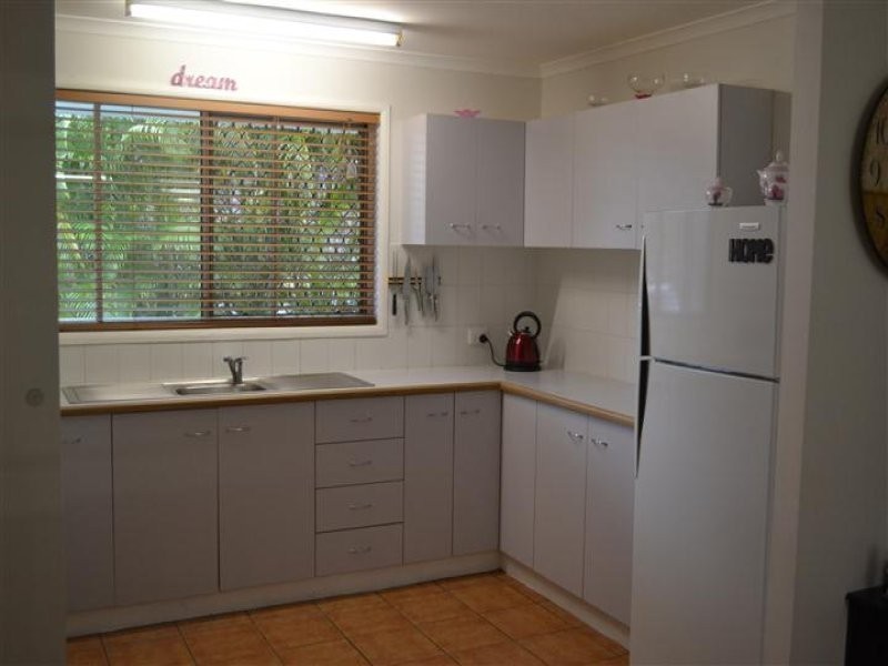 8 Flounder Crescent, Toolooa QLD 4680