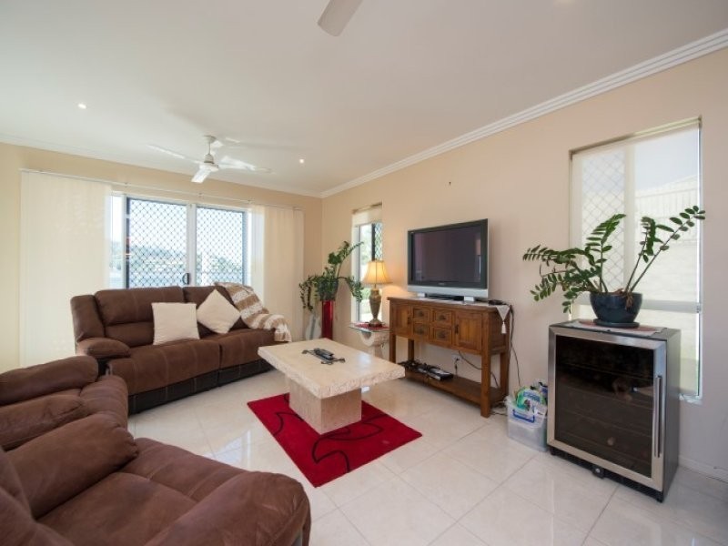 42 Wyara Close, Clinton QLD 4680