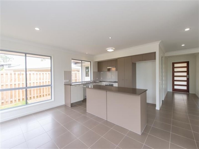 12 Carlsson Place, Kirkwood QLD 4680