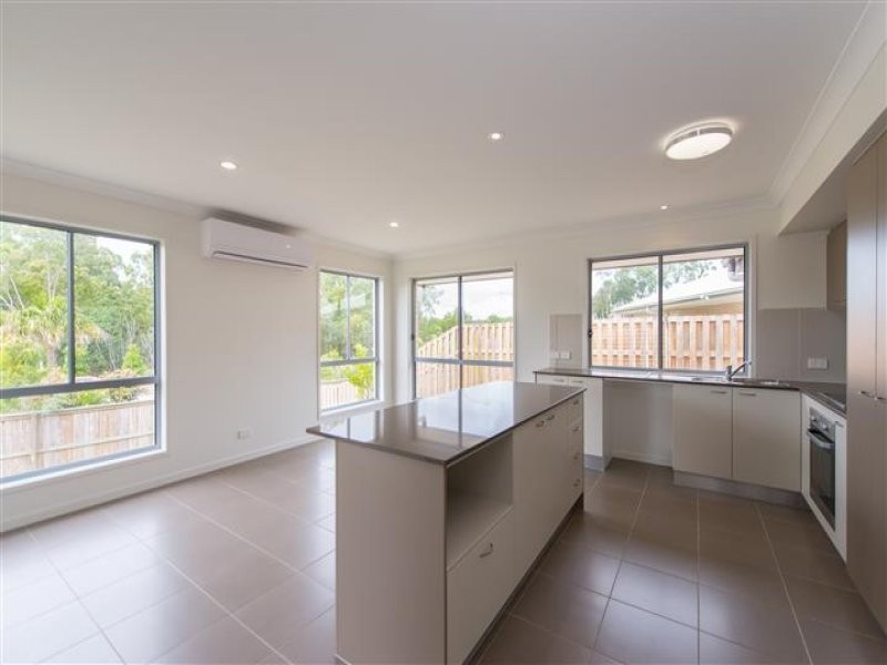 12 Carlsson Place, Kirkwood QLD 4680