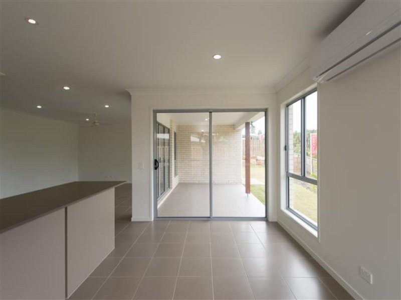 12 Carlsson Place, Kirkwood QLD 4680