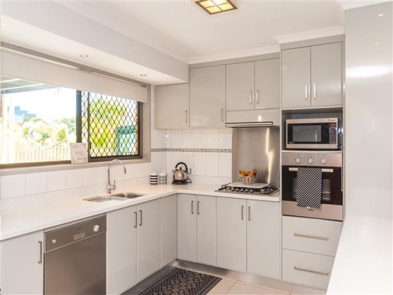 6 Helena Court, Boyne Island QLD 4680