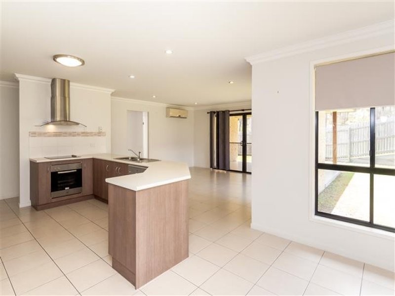 27 Grasstree Crescent, Kirkwood QLD 4680