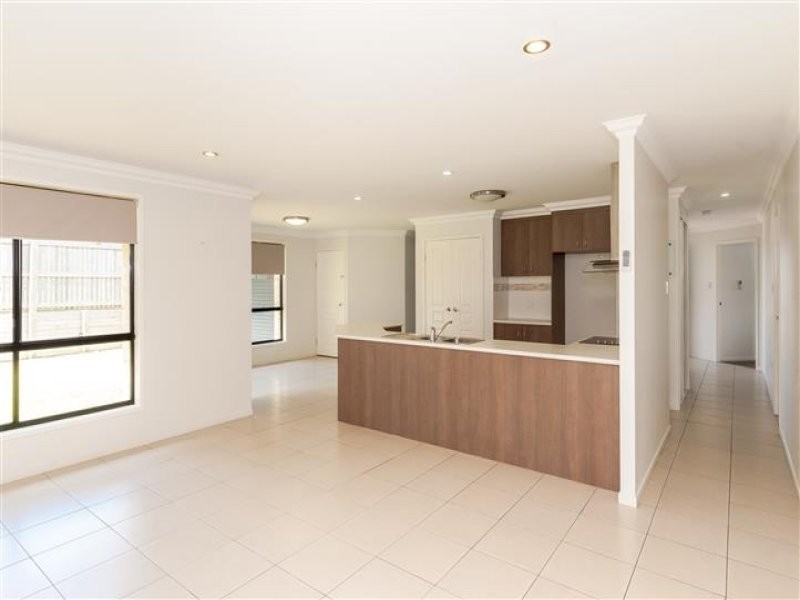 27 Grasstree Crescent, Kirkwood QLD 4680
