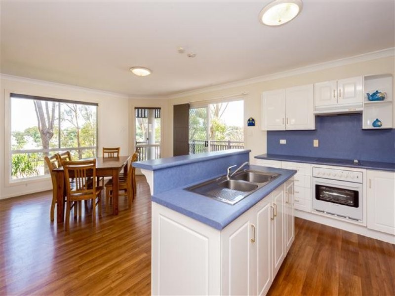 15 Walters Avenue, West Gladstone QLD 4680