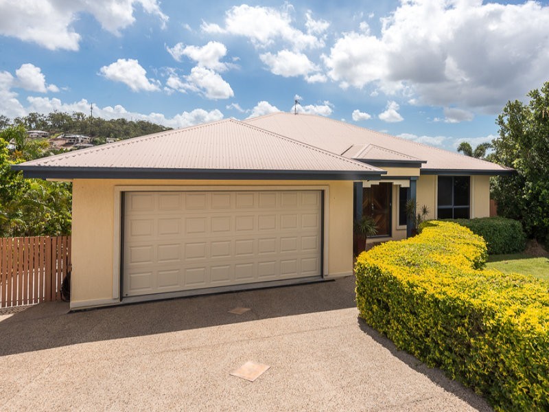 12 Fairbairn Place, Clinton QLD 4680