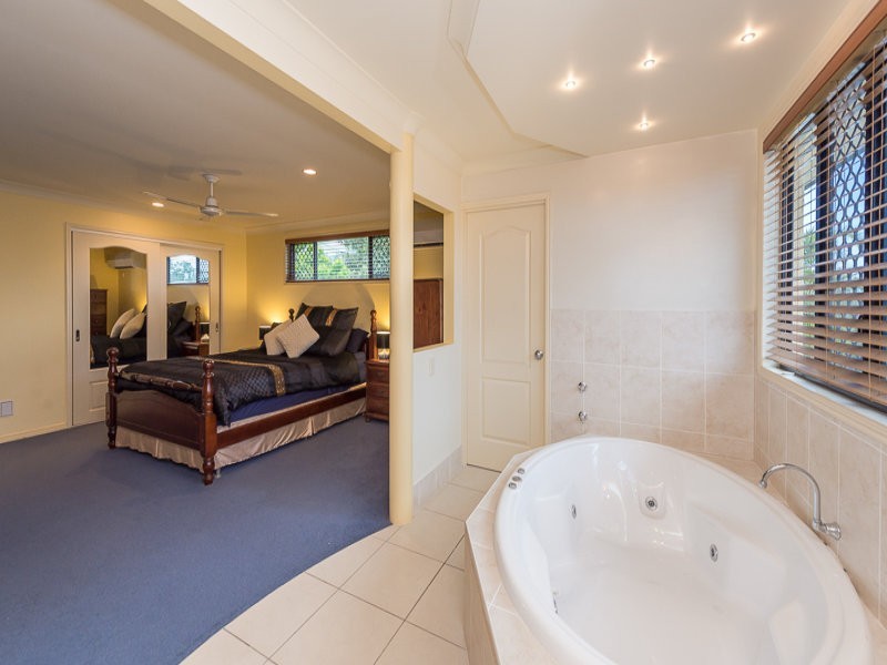 12 Fairbairn Place, Clinton QLD 4680