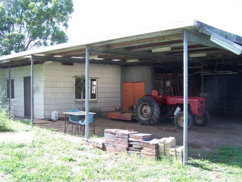 36 Tuckers Road, Boyne Island QLD 4680