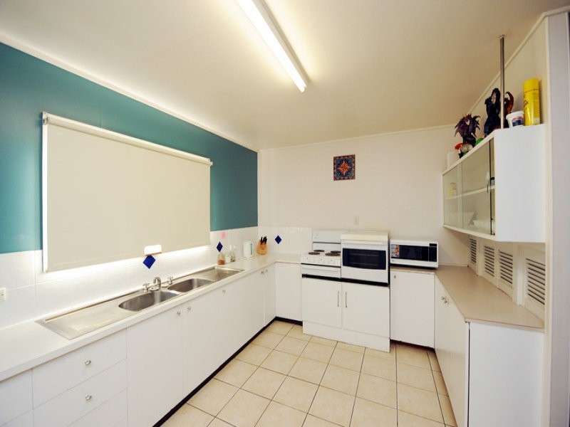 1 Peters Crescent, Gladstone QLD 4680