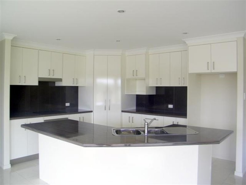 4 Markowitz Place, Kirkwood QLD 4680