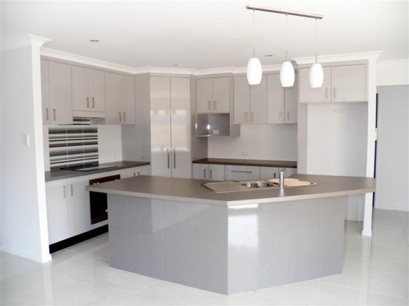 7 Valley Way, Boyne Island QLD 4680