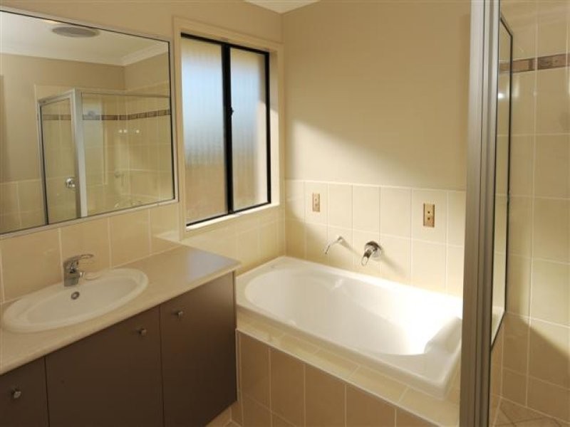 8 Petecost Close, Glen Eden QLD 4680