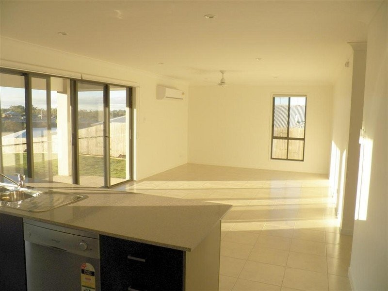 4 Deveney Drive, Kirkwood QLD 4680