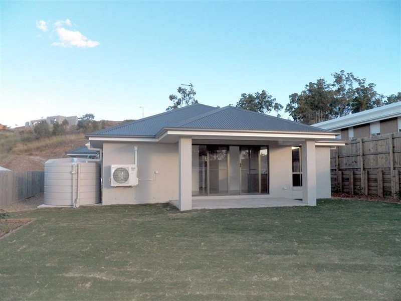 4 Deveney Drive, Kirkwood QLD 4680