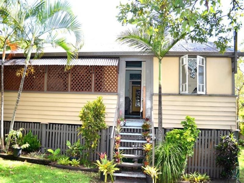 18 Roberts Street, South Gladstone QLD 4680