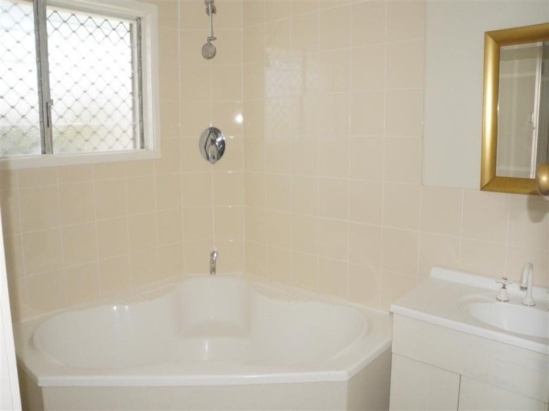 73 Sutton Street, Barney Point QLD 4680