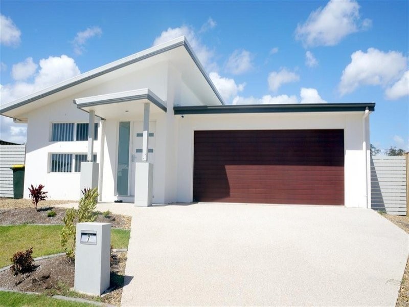 7 Lenthall Street, Boyne Island QLD 4680