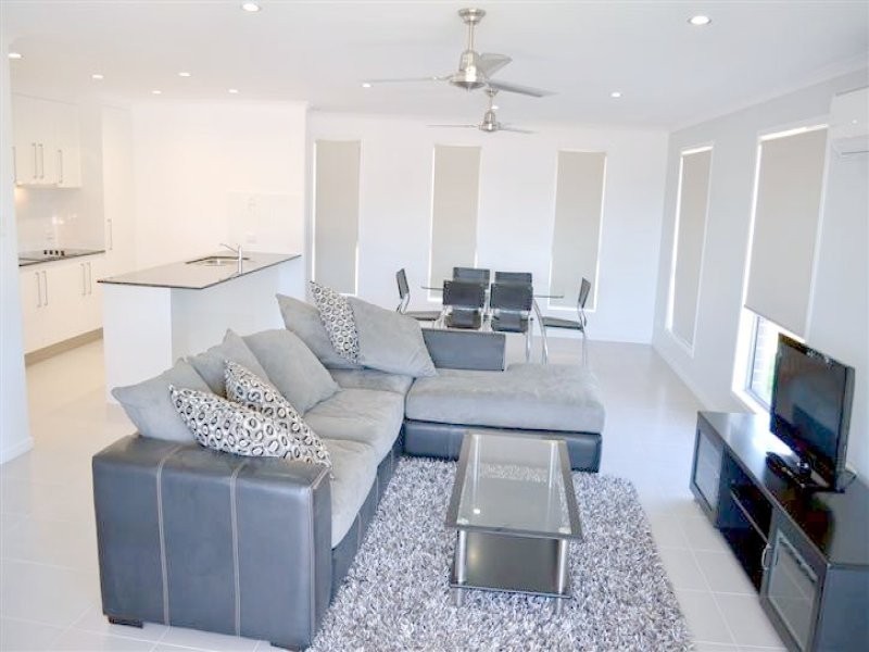 2/1 Scorpius Place, Telina QLD 4680