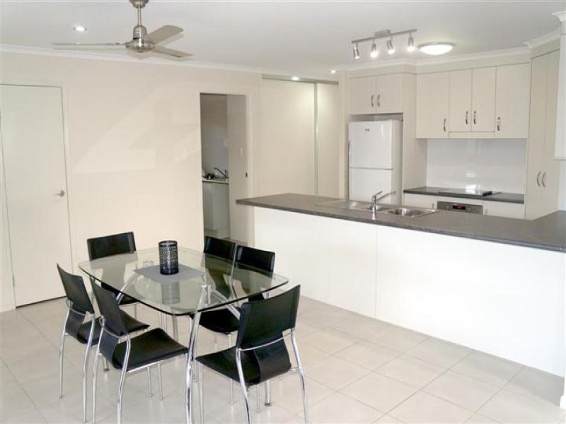 2/4 View Point, Kirkwood QLD 4680
