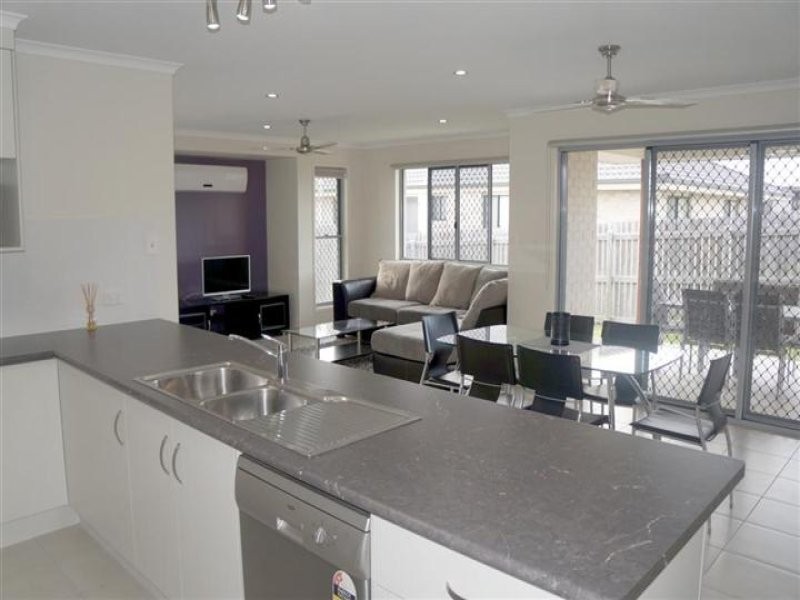 2/4 View Point, Kirkwood QLD 4680
