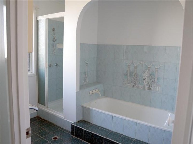 11 Lady Elliot Court, Clinton QLD 4680