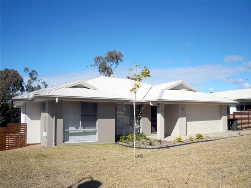 4 Carlsson Place, Kirkwood QLD 4680