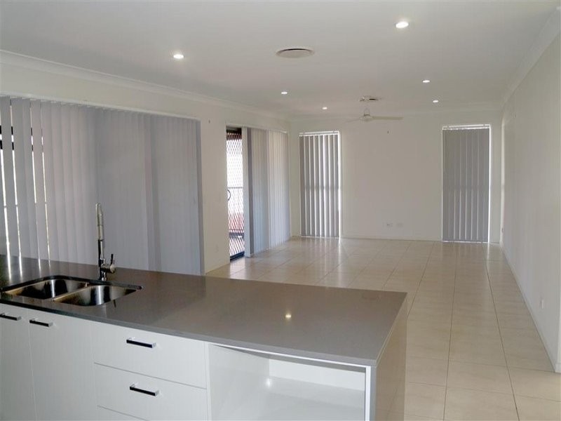 4 Carlsson Place, Kirkwood QLD 4680