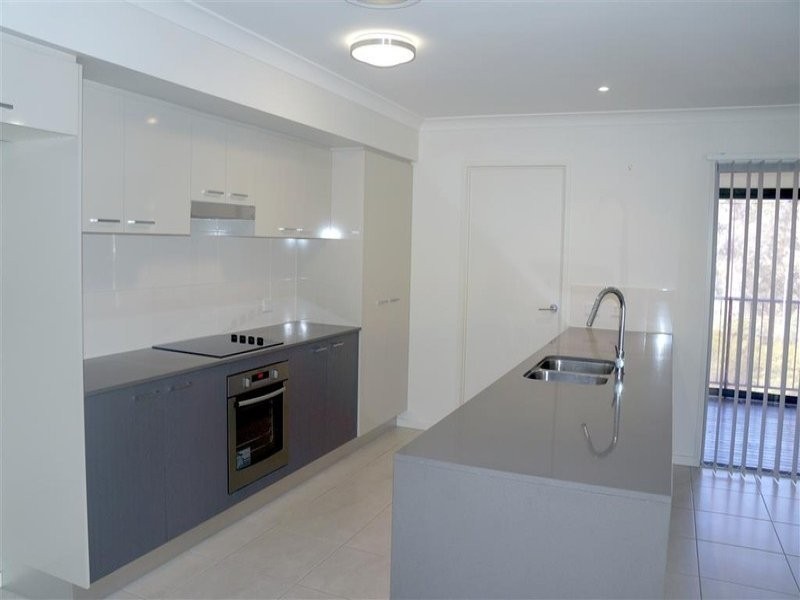 4 Carlsson Place, Kirkwood QLD 4680
